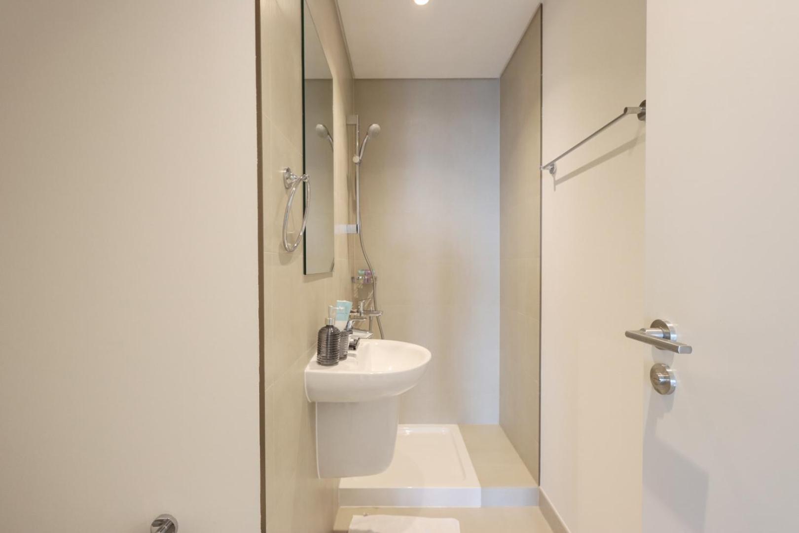 Livbnb-sky-high Haven 3br With Maid's Room, Burj Khalifa View * Dubai